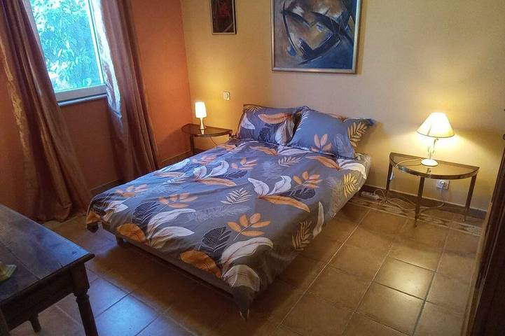 Gîte pour 2 personnes, avec terrasse et jardin, animaux acceptés à Lagorce - 2