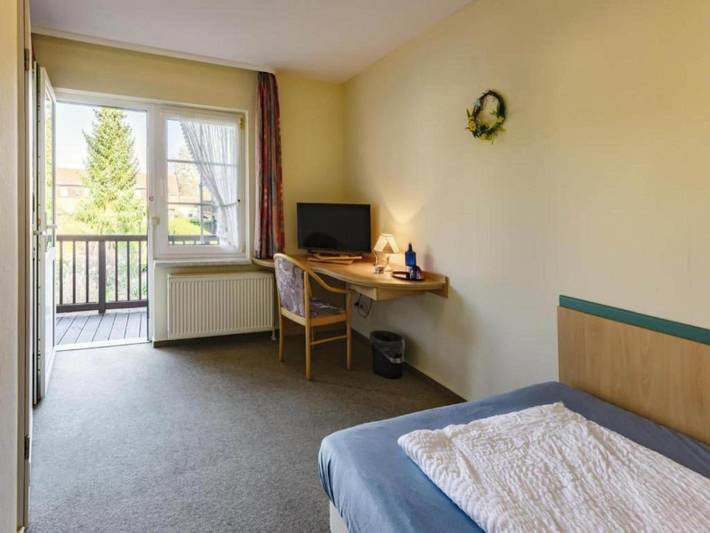 Ganze Wohnung, Landhotel Lindengarten by Belvilla-Standard Einzelzimmer in Zechow, Rheinsberg