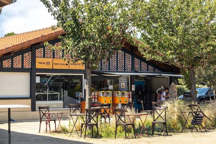 Wohnwagen für 4 Personen, mit Terrasse und Sauna sowie Pool in Lit-et-Mixe