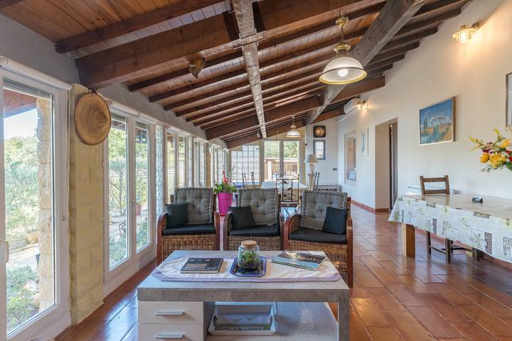 Villa "Les Vallons" con piscina privata, giardino e Wi-Fi in Lioux, Parco naturale regionale del Luberon