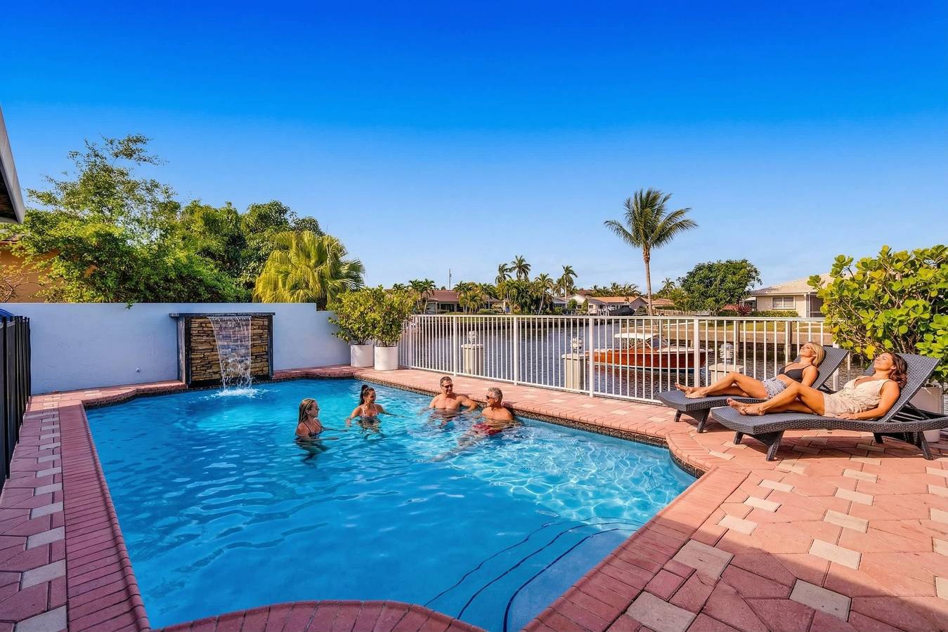 Luxe 4Br Waterfront w Htd Pool  5min to beach in Fort Lauderdale, Broward County