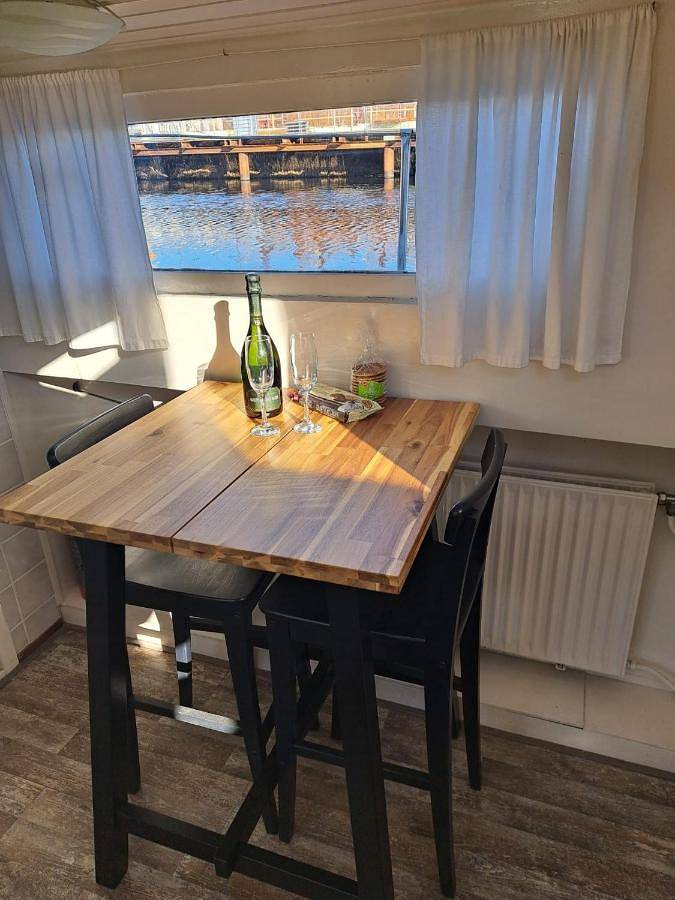Bateau pour 2 personnes, avec Terrasse ainsi que Vue et Vue sur le lac à Alkmaar - 3