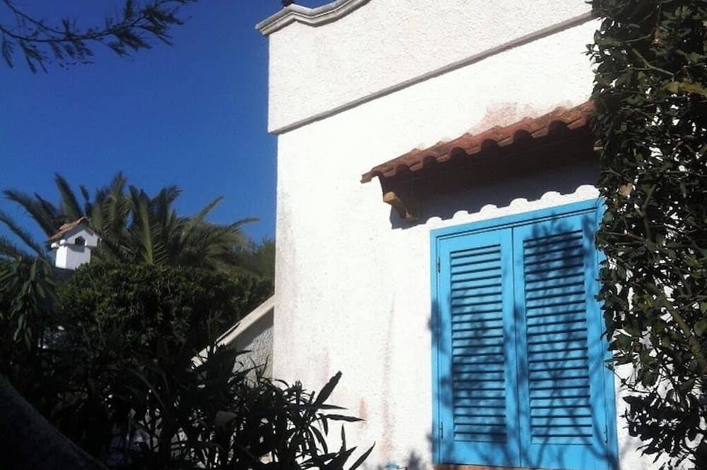 Spacious and equipped villa for a vacation in the beautiful sea of Salento in Campomarino di Maruggio, Campomarino (Apulia)