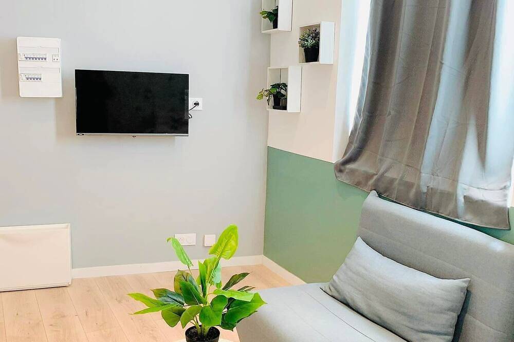 Entire apartment, Beau Studio Proche Centre Ville. Idéal Pour Couple, Amis ou Tout Seul! in Saint-Brieuc, Côte de Goëlo