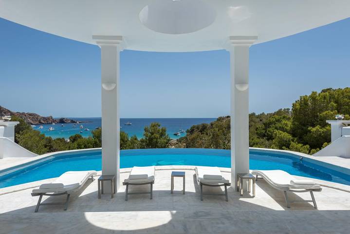 Chalet para 10 personas, con piscina además de vistas al mar y jardín, Familias con niños en Ibiza
