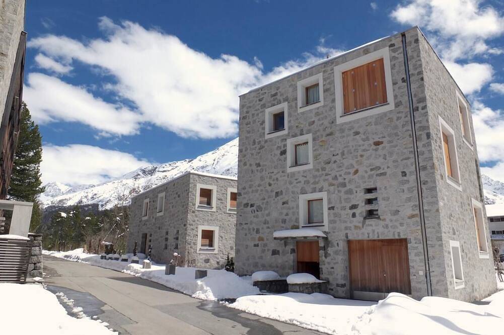 Geheel appartement, Modern, licht 1-kamer appartement met een mooi balkon op een zonnige, rustige locatie in Bregaglia, Engadin