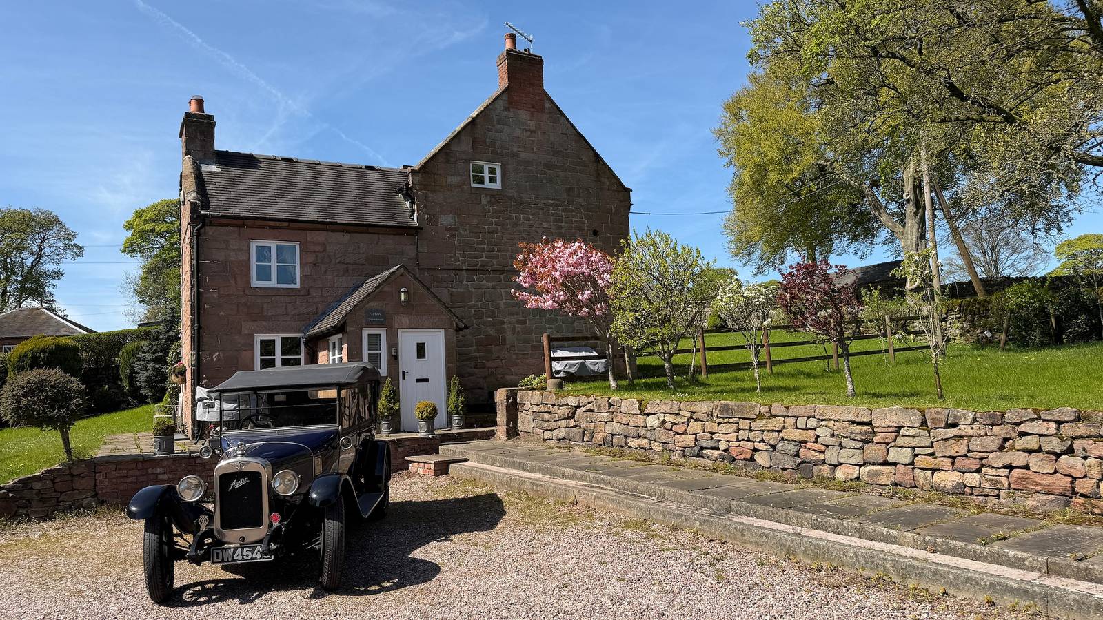 Farmhouse-Sleeps 5-Near Alton Towers/Peak Dist in Alton Towers, Staffordshire