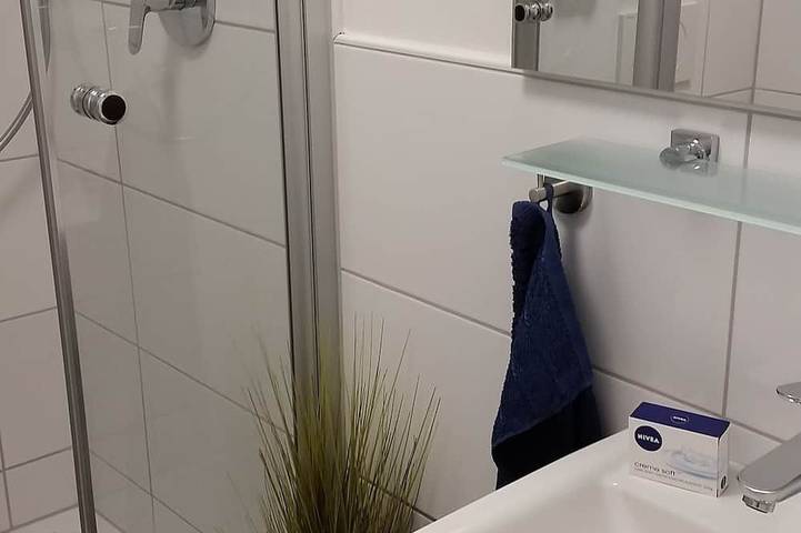 Ganze Wohnung, Meerblick, frisch Renoviert, Sonnen-Balkon, direkt am Meer und Stadtnah, WLAN in Raucherstrand, Wyk auf Föhr
