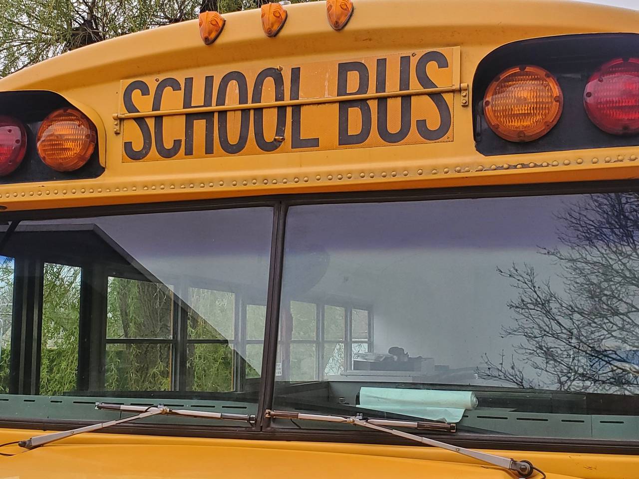Ganze Wohnung, Ungewöhnliche Übernachtung in einem authentischen amerikanischen Schulbus in Walcourt, Region Namur