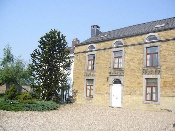 Location de vacances pour 30 personnes, avec terrasse ainsi que jardin et jacuzzi à Anthisnes - 3