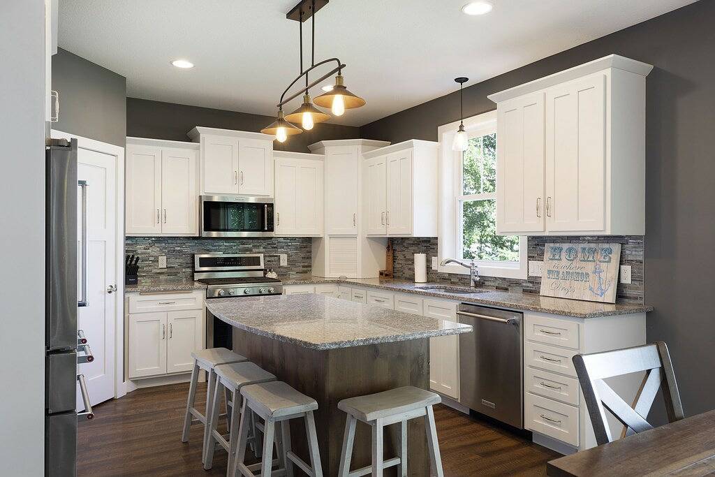 Newer Lakehouse on 100ft of Shoreline in Chisago County