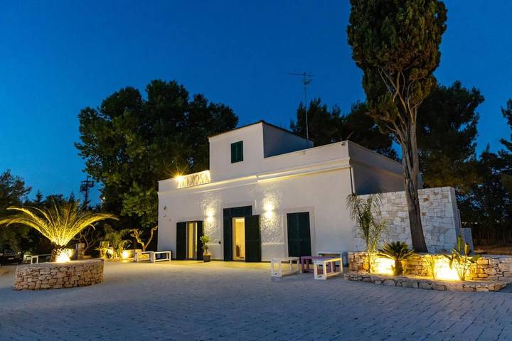Location de vacances pour 2 personnes, avec Terrasse ainsi que Jardin et Vue à Noicàttaro
