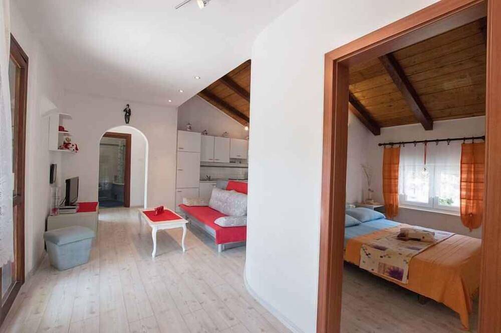 Ganze Wohnung, Ferienwohnung mit Terrasse und Klimaanlage in Primorje-Gorski Kotar