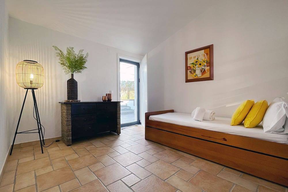 Large Stylish House 5 minutes from Zambujeira do Mar - House 2 in Zambujeira do Mar, Costa Alentejana