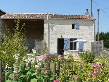 Maison de vacances pour 2 personnes, avec vue ainsi que jardin et piscine, animaux acceptés dans les Deux-Sèvres