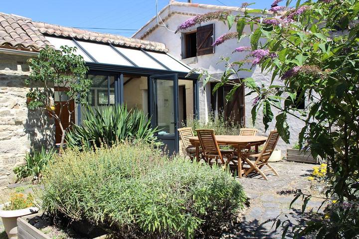 Gîte pour 6 personnes, avec terrasse et jardin, animaux acceptés à Brousses-et-Villaret