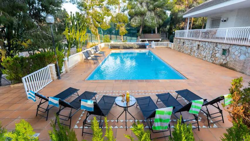Apartamento para 17 personas, con jardín y piscina en Molina de Segura