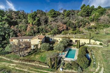 Agriturismo pour 10 personnes, avec jardin à Cabrières-d'Aigues