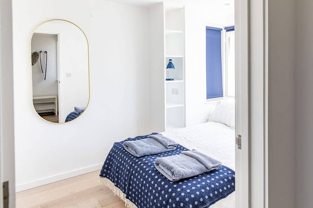 The Hutch - Seaside House In Southwold With Views Over The Dunes To The Sea in Southwold, Waveney District