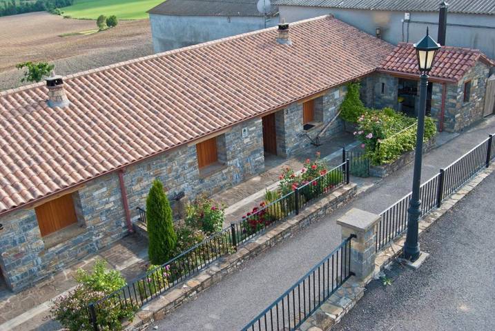 Casa rural para 4 personas, con piscina además de jardín y vistas, Se admiten mascotas en La Fueva - 2