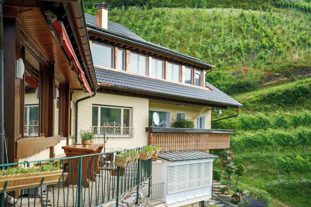 Ganze Wohnung, Zimmer 'Komfortzimmer 1' mit Bergblick, Gemeinschaftsterrasse und Wi-Fi in Glottertal, Südschwarzwald