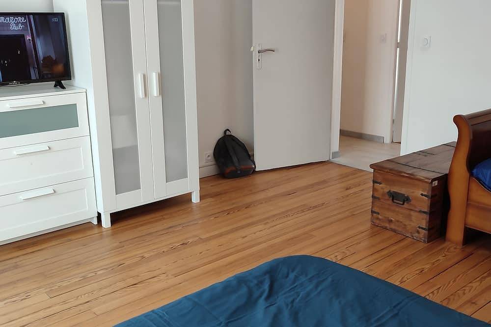 Entire apartment, Grand Logement Rénové, 84 m2, 5 Personnes, à 100 m de la Gare et du Tramway in Le Havre, Le Havre region