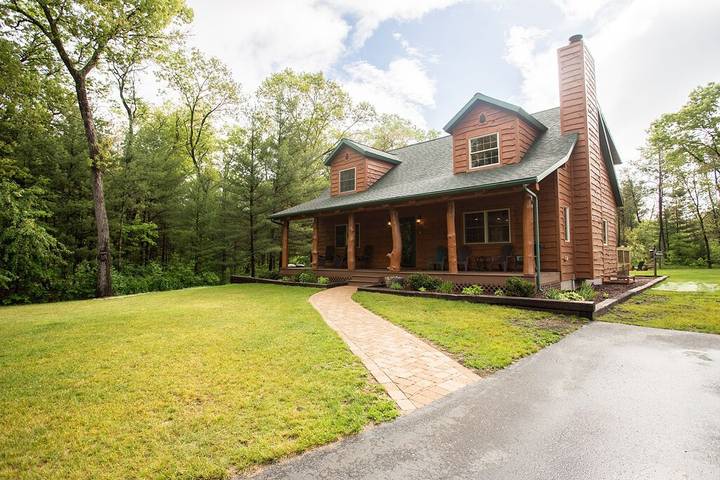 Vacation home for 16 people, with yard in Wisconsin