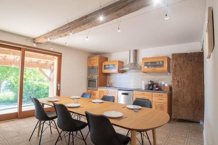 Location de vacances pour 9 personnes, avec vue ainsi que piscine et jardin à La Salvetat-Belmontet - 4