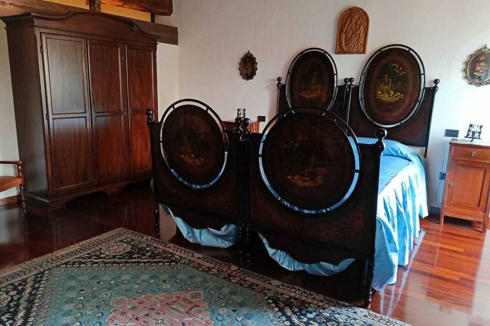 Monzambano: Haus mit Garten und Panoramaloggia mit Kamin zum Grillen in Monzambano, Gardasee