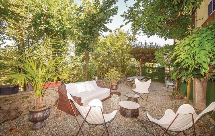 Apartamento vacacional entero, Alquiler de 400m2 con piscina, terraza e Internet a 800m de Calco in Calco (Italia), Brianza