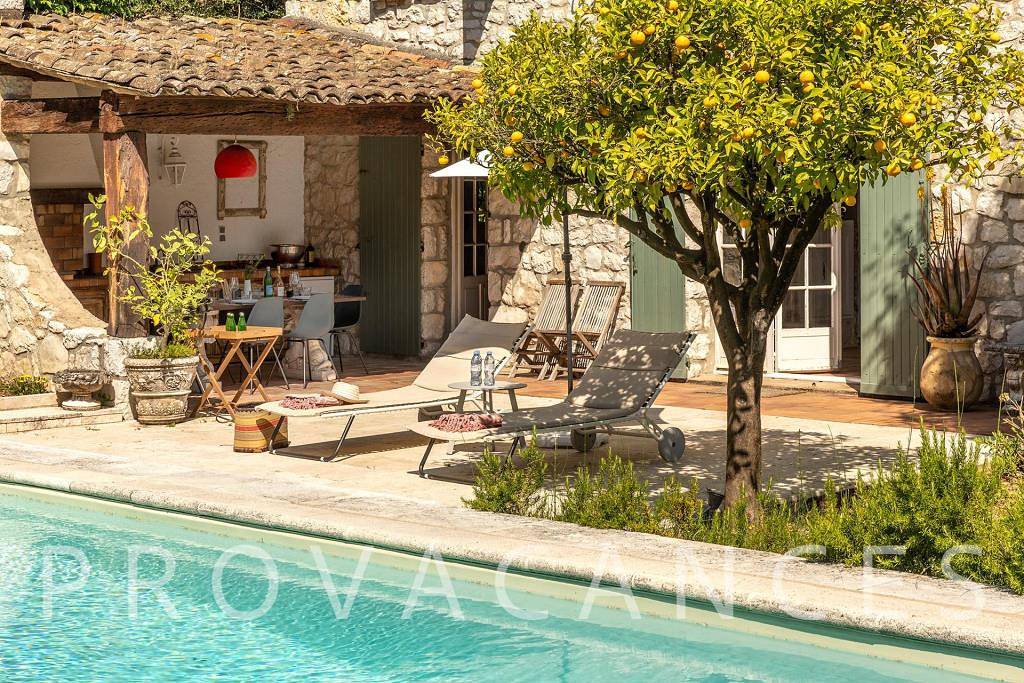 Villa pour 8 personnes avec balcon/terrasse in Tourrettes-sur-Loup, Côte méditerranéenne (France)