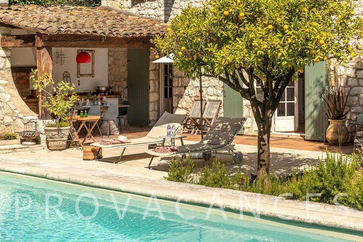 Location de vacances pour 8 personnes, avec jardin et piscine, animaux acceptés à Tourrettes-sur-Loup - 4