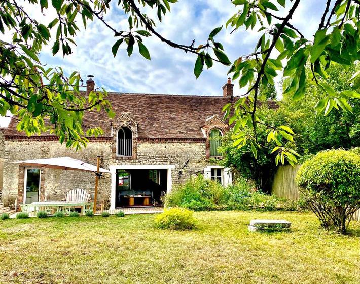 Gîte pour 6 personnes, avec piscine ainsi que vue et jardin, animaux acceptés à Lorrez-le-Bocage-Préaux
