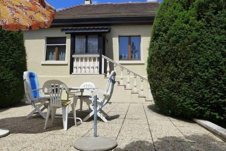 Vacation house for 2 people, with yard and terrace in Lake Geneva