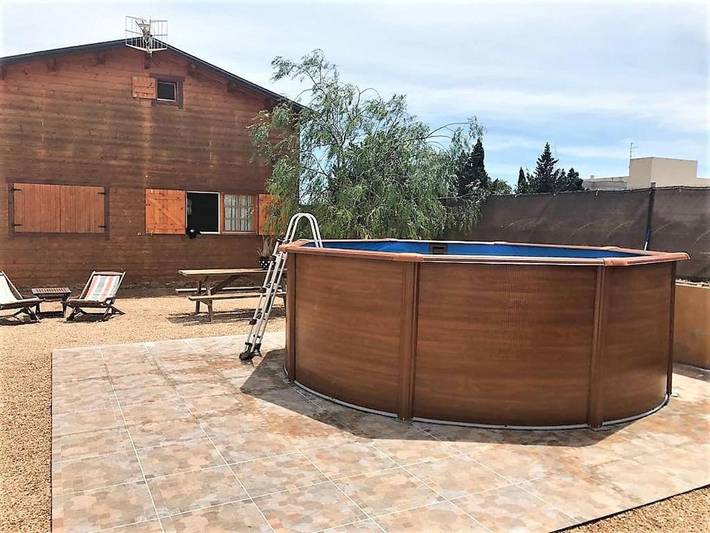 Location de vacances pour 6 personnes, avec Terrasse ainsi que Jardin et Piscine dans Els Muntells
