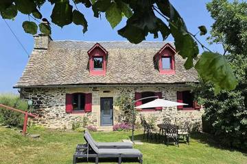 Location de vacances pour 5 personnes, avec terrasse dans Saint-Martin-la-Méanne