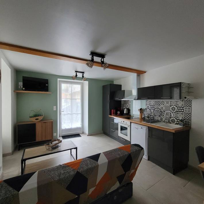 Appartement entier, Appartement 'Au Cocon De La Tour Des Jacobins' avec terrasse privée et Wi-Fi in Bagnères-de-Bigorre, Hautes-Pyrénées