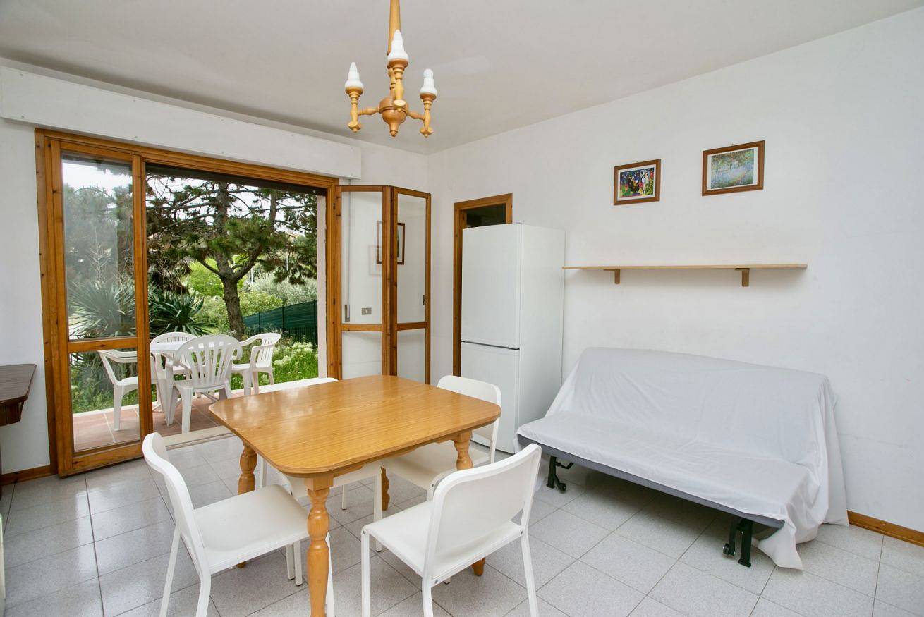 Entire apartment, S077 - Sirolo, three-room apartment with garden in the center in Sirolo, Riviera Del Conero