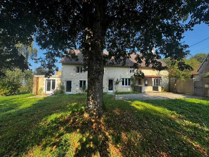 Location de vacances pour 11 personnes, avec jardin et vue, animaux acceptés à Dampierre-sous-Bouhy - 2