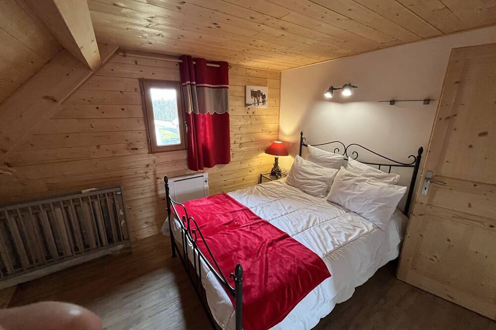 Chalet 4* des Monts Dore : 4 bedrooms, 2 bathrooms - Nice view - South terrace in Chastreix, Volcans d'Auvergne Regional Nature Park