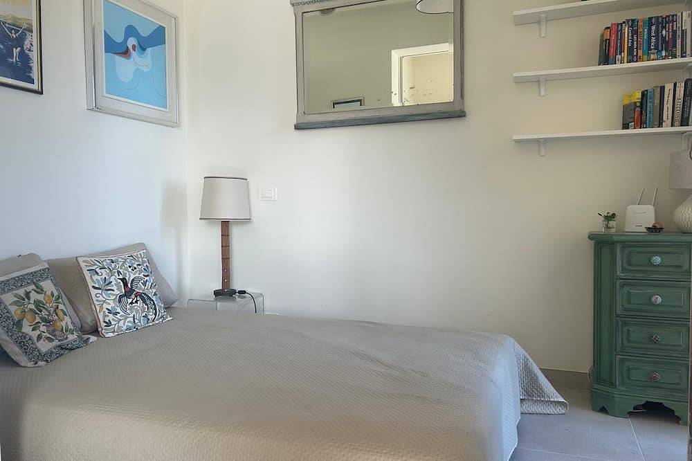 Appartamento intero, Stunning sea view! 2-bedroom apartment, 5 minutes walking to the beach, Ac, pool in Zoagli, Riviera di Levante