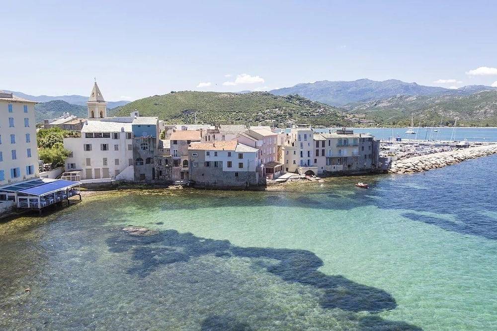 Appartamento intero, T3 appartamento nel cuore di Saint Florent in Saint-Florent, Calvi e dintorni