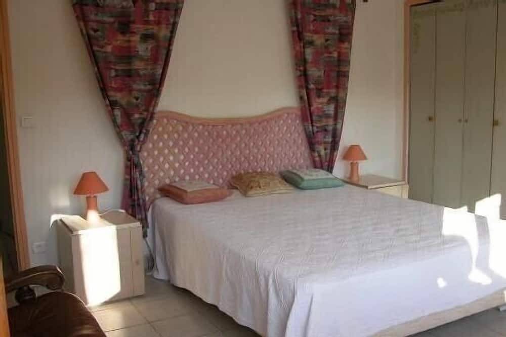 Maison tout confort indépendante dans grande propriété avec piscine - \"Cannelle\" in Saint-Paul-en-Forêt, Côte méditerranéenne (France)