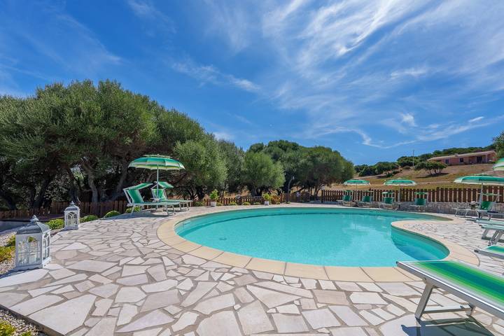 Ganze Wohnung, Ferienwohnung "Casa Ginepro Piscina E Vista Mare" mit Meerblick, Gemeinschaftspool und Wlan in Aglientu, Gallura