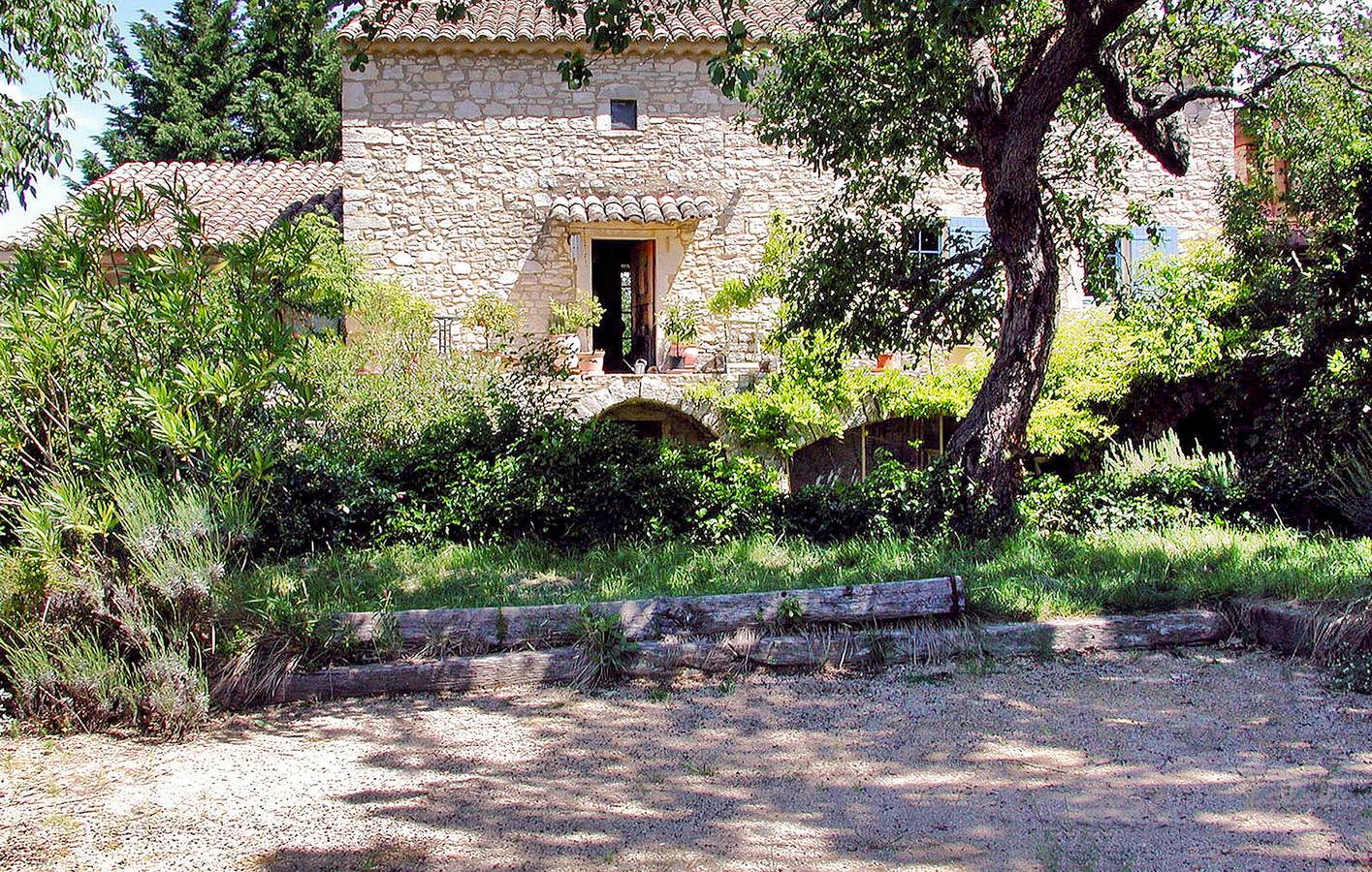 Appartement de luxe : Vue imprenable, piscine, proche de la plage in Issirac, Région de Nîmes