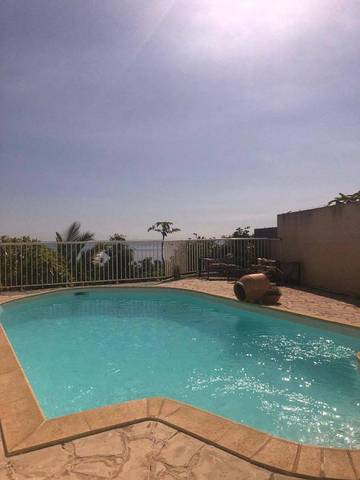Chambre d’hôte pour 2 personnes, avec piscine ainsi que jardin et vue à Saint-Leu