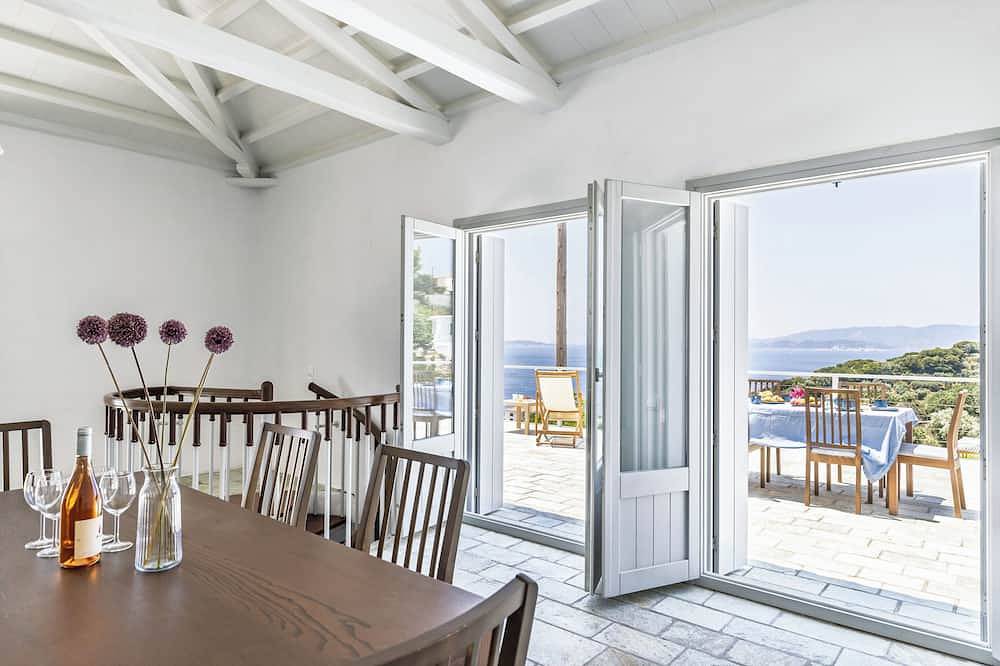 Still Horizon House-Located at the top of Loutraki port-Sunset & Sea view in Glossa, Sporaden