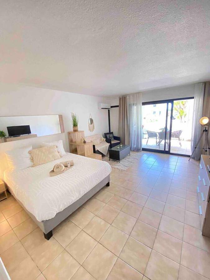 Gîte pour 2 personnes, avec piscine et balcon dans Nettlé Bay