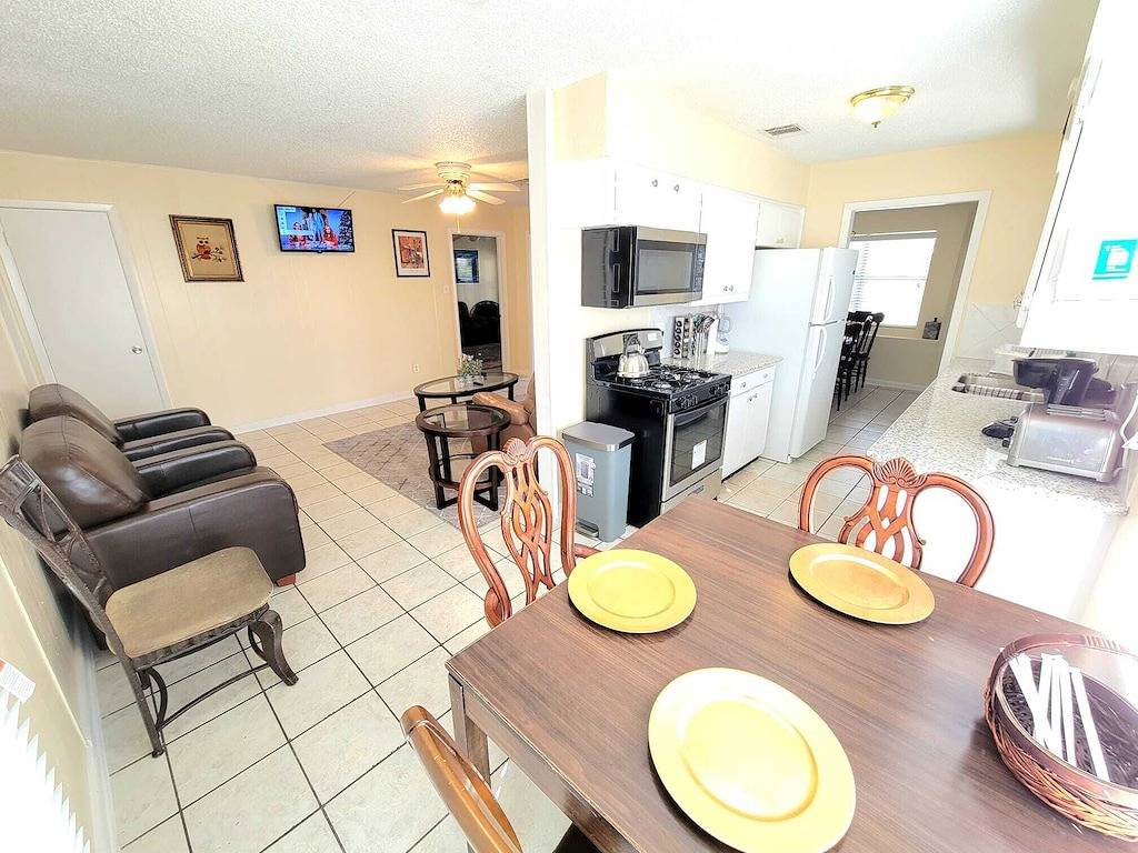 Beautiful 5 bedroom near Nrg stadium (16 minutes away) in Houston in Houston, Harris County