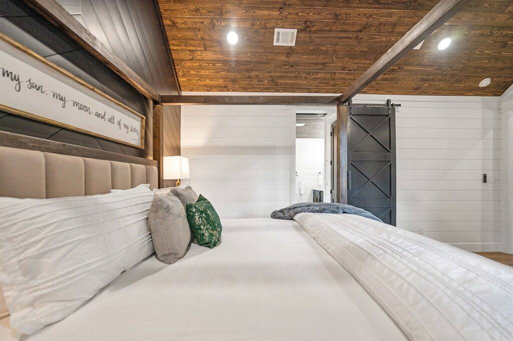 Moonrise Cabin-King Bed+Bunk Nook-Hot Tub-Swings in Broken Bow, Broken Bow Lake